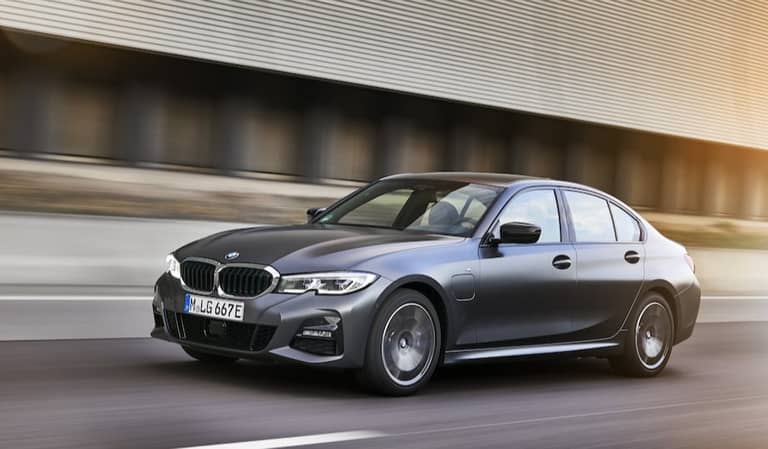  Für die Einstiegsmodelle sowie die BMW G20 Limousinen und G21 Touring der 3er-Reihe, die BMW 5er, oder die SUV der X-Baureihen sind Helfer wie Driving Assistant und Driving Assistant Professional zu haben.