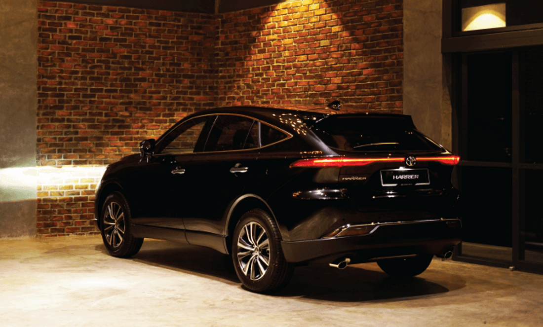 toyota-harrier-back